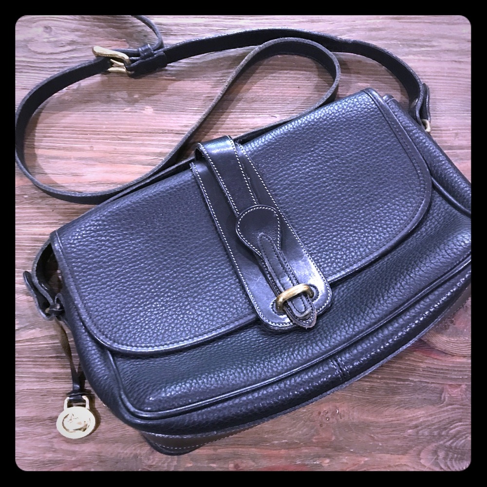 🍁Vintage Dooney & Bourke black saddle bag. 🍂